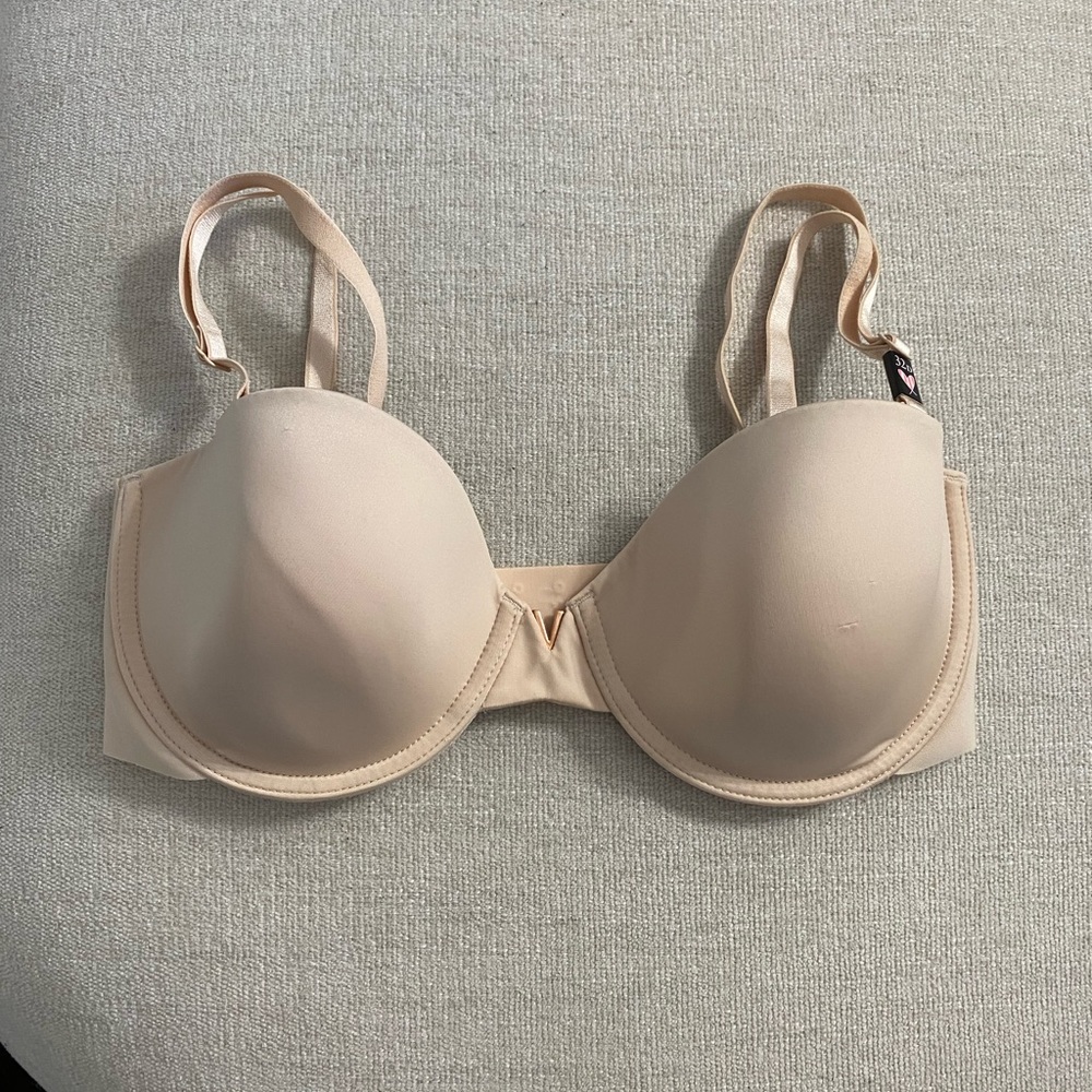 NWT - VICTORIA SECRET - MULTI-WAY BRA - size: 32D